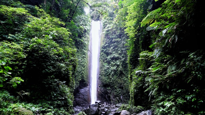 travel adventure 2017 teaser casaroro waterfall