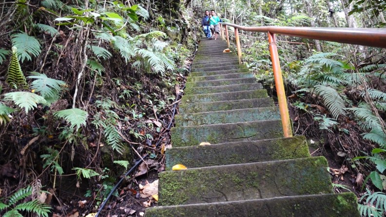 stairs to casaroro waterfall
